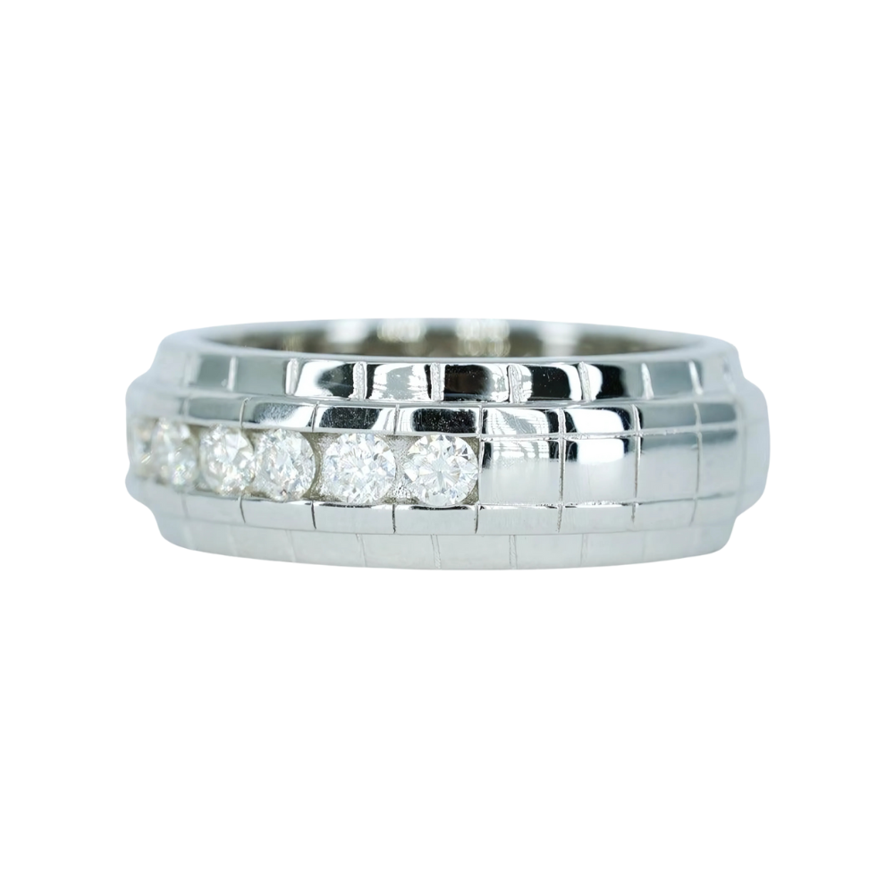 7765 Men's Round-Cut VVS Moissanite Ring