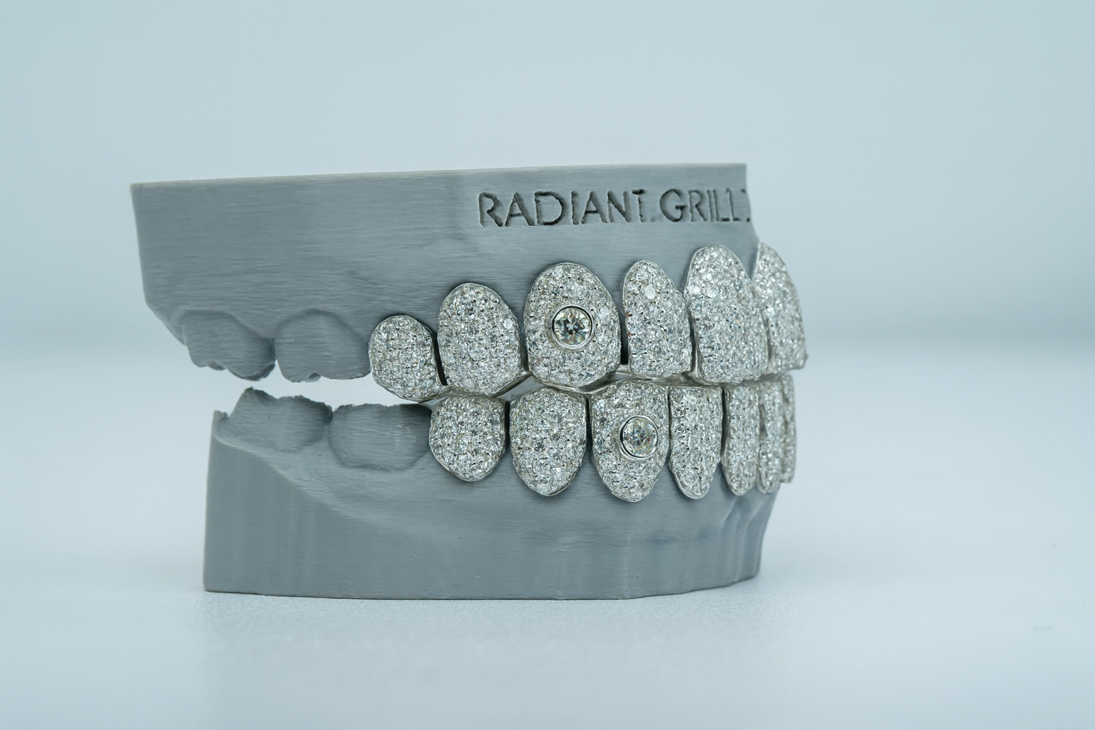 15 Pointer Stone On Fang VVS Moissanite Diamond Grillz