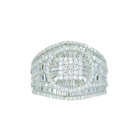 Customizable VVS Moissanite Ring Baguette & Round-Cut Design